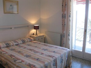 4 bedrooms, iron/ironing board, free WiFi