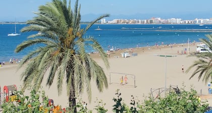 SUPER APARTAMENT IN FRONT OF THE BEACH IN DOWNTOWN WITH LARGE TERRACE