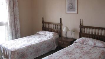 4 habitaciones, tabla de planchar con plancha y wifi gratis