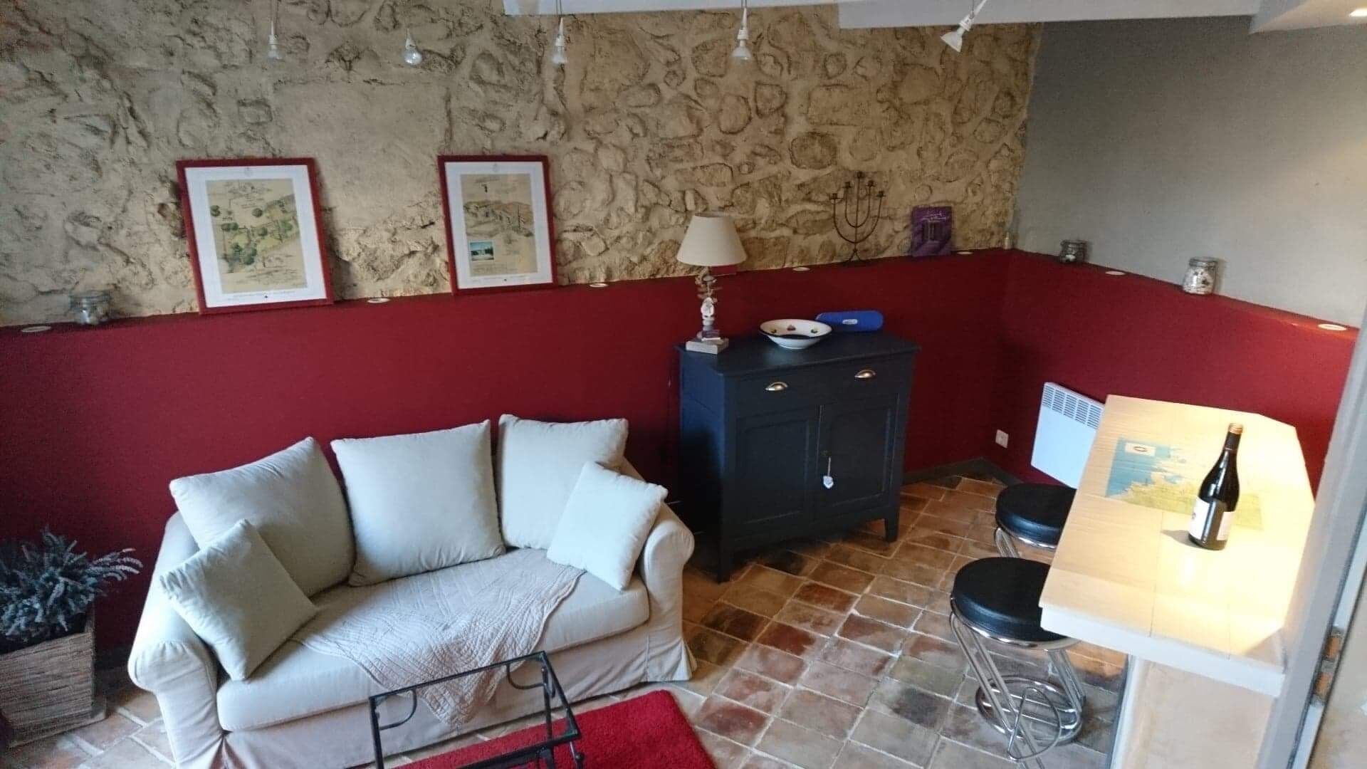 Maisonette with terrace in Provencal village