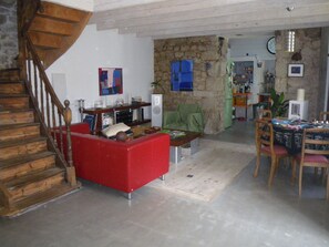 المنشأة من الداخل