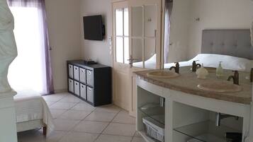 4 Schlafzimmer, BĂŒgeleisen/BĂŒgelbrett, kostenloses WLAN, BettwĂ€sche