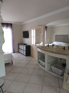 4 Schlafzimmer, Bügeleisen/Bügelbrett, kostenloses WLAN, Bettwäsche