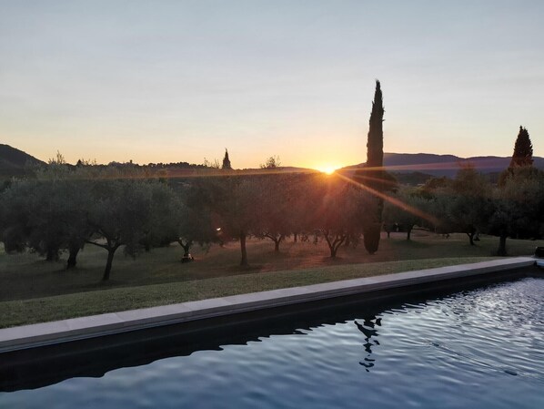 حمّام سباحة خارجي