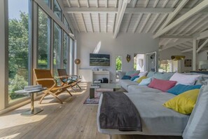 Fernseher, Bücher, Videothek