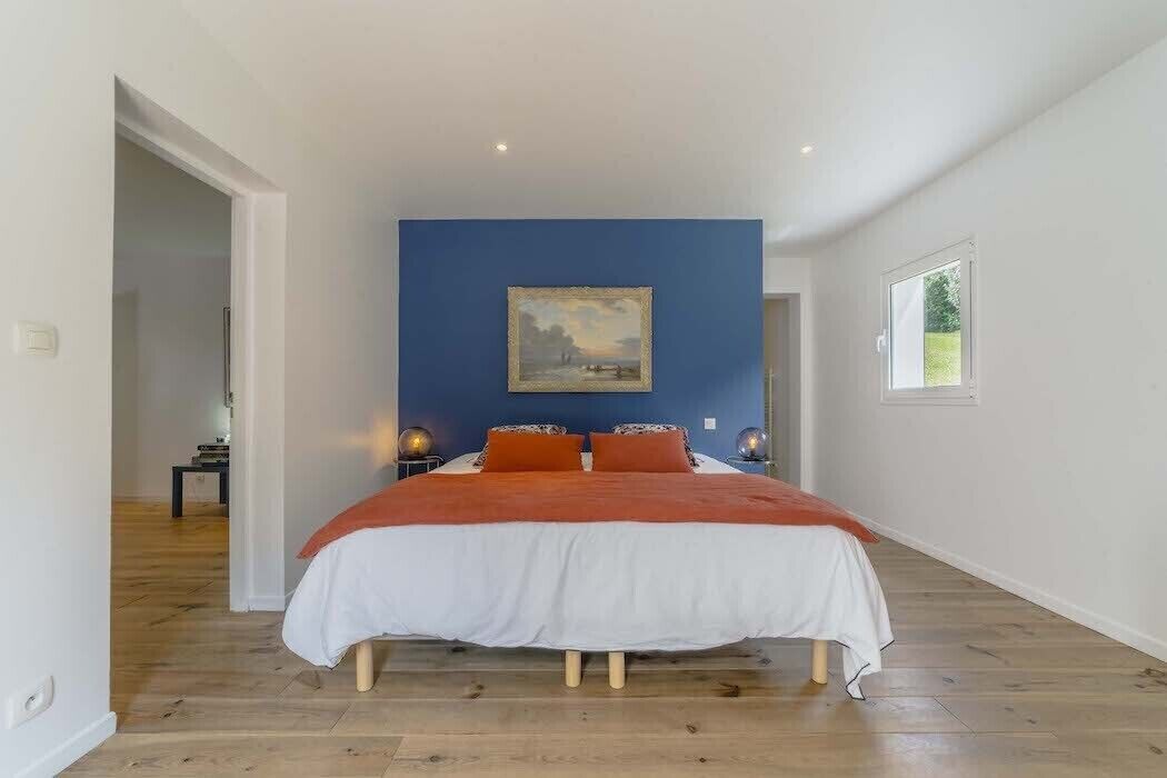 5 bedrooms, iron/ironing board, travel crib, free WiFi