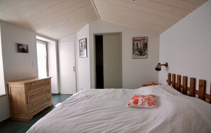 3 室のベッドルーム、アイロン / アイロン台、旅行用ベビーベッド、WiFi
