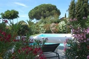 Een verwarmd zwembad