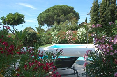 Charming house overlooking the sea and vineyards heated pool 10 mins from the sea