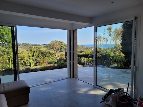 Maison de charme vue sur mer et  vignes  piscine chauffée 10 mn de la mer