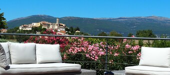 Provencal bastide with heated pool and air conditioning in Plascassier