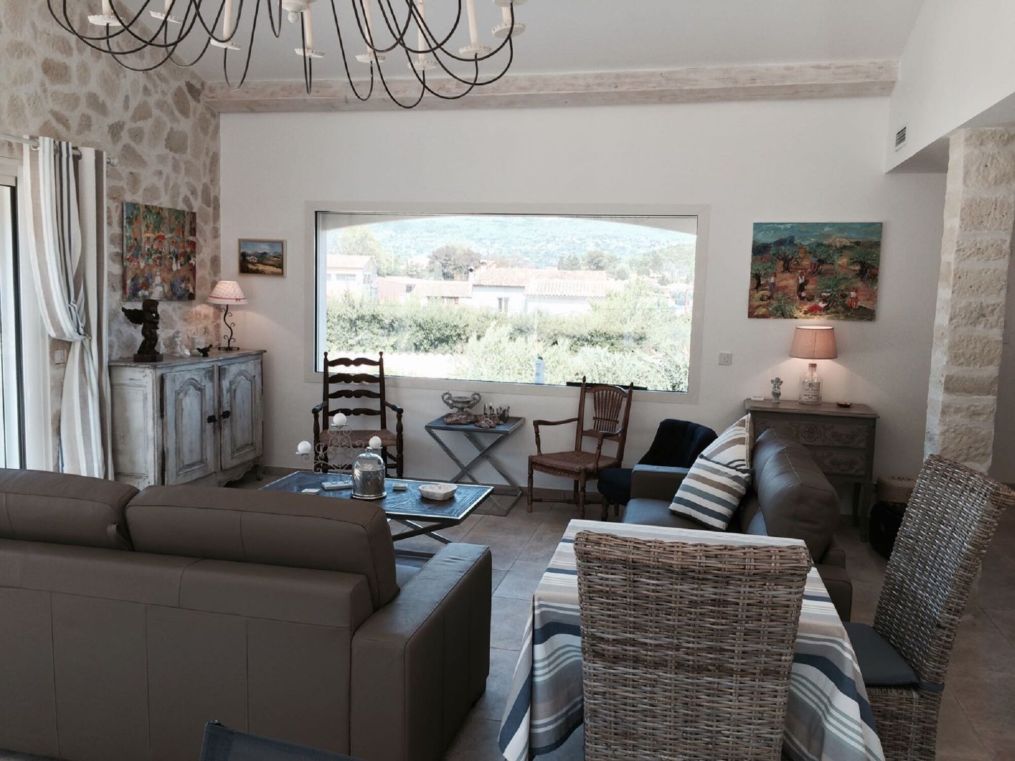 智能电视、电子游戏、DVD 播放器、桌上足球