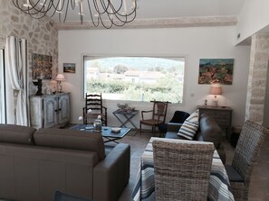 Smart-TV, videospill, DVD-spiller og fotballspill