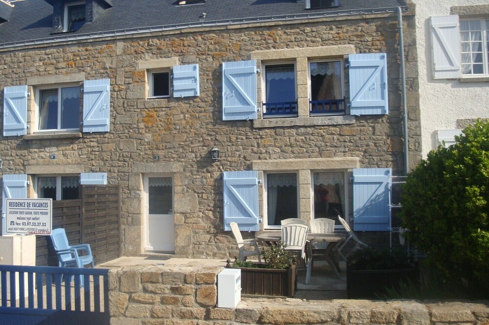 Breton house located in an authentic seaside village in Brittany