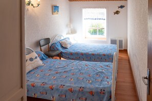 4 Schlafzimmer, Bügeleisen/Bügelbrett, Reisekinderbett, WLAN