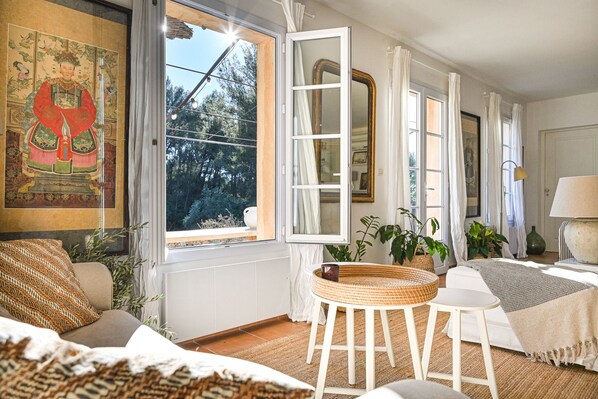 6 quartos, ferros/tábuas de passar roupa, berço de viagem, Wi-Fi