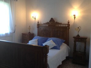 3 chambres, coffre-fort, fer et planche à repasser, lit de bébé portatif