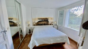 4 chambres, fer et planche à repasser, lit parapluie, Wi-Fi gratuit