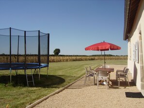 Outdoor dining - NEW 2016: BEAUTIFUL, FULLY RENOVATED FARMHOUSE 150M2, NEAR BEAUNE, WINEYARDS, A6 (Thury)
