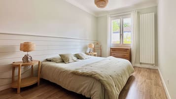 3 bedrooms, iron/ironing board, travel crib, WiFi