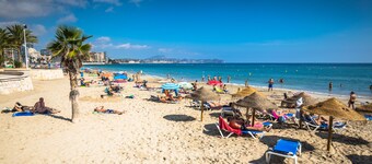 Súper apartamento en la hermosa playa de arena cerca de todas las instalaciones.