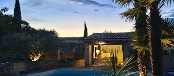 Charming cottage Gordes, private pool, very quiet, views, New 2025: Optics fiber