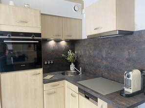 Fridge, microwave, oven, stovetop - Your vacation starts here ... in this beautiful sun-drenched apartment (Cannes)