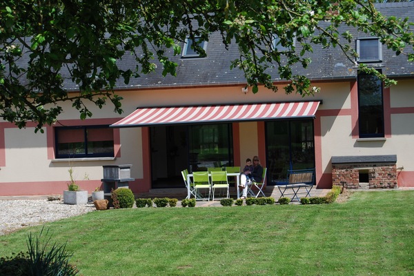 terrasse sans vis à vis avec grand jardin