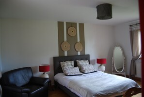 4 slaapkamers, een strijkplank/strijkijzer, wifi, beddengoed