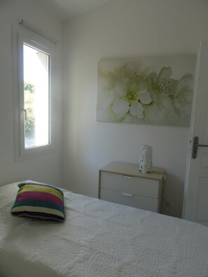 2 habitaciones, tabla de planchar con plancha y wifi gratis 