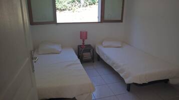 2 chambres, fer et planche à repasser, draps fournis