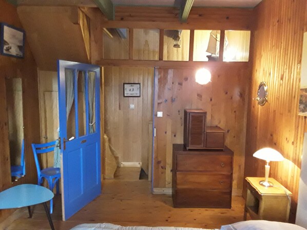 2 bedrooms, bed sheets