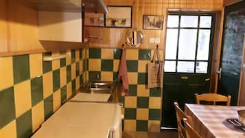 Réfrigérateur, micro-ondes, four, grille-pain