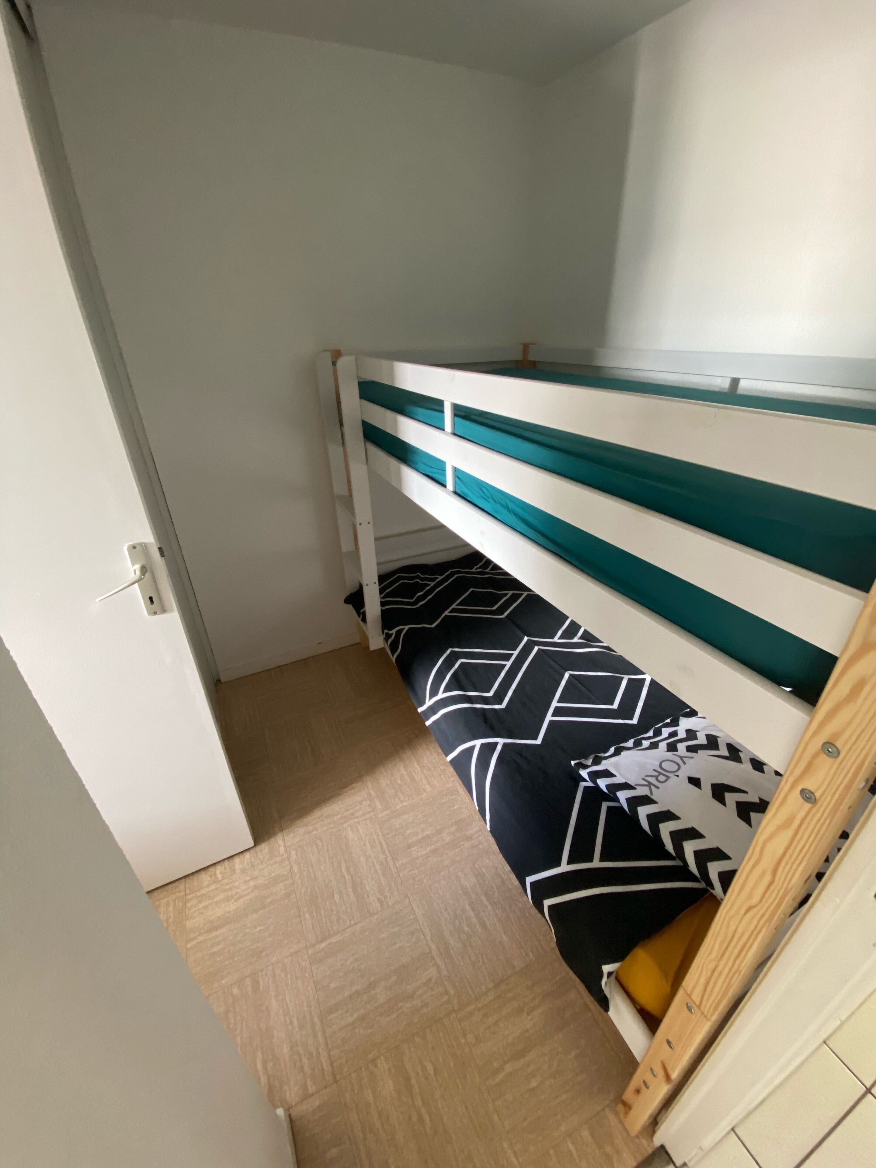 Loriot1 sea view apartment on the blocked fort, ploemeur 