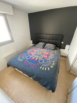 2 slaapkamers, een strijkplank/strijkijzer, wifi, beddengoed