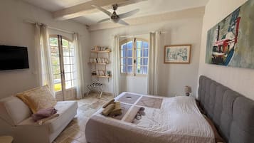 5 dormitoris, caixa forta a l'habitació i habitacions insonoritzades