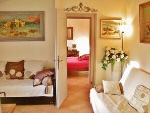 1 bedroom, in-room safe, iron/ironing board, free WiFi