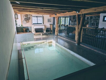 Magnificent Cottage with heated indoor pool 