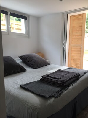 4 bedrooms, iron/ironing board, travel crib, free WiFi