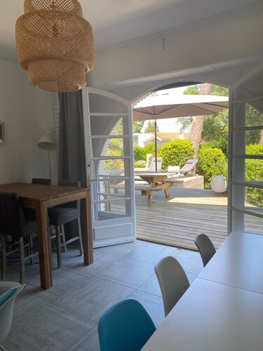 Järvinäköala, poikkeuksellinen sijainti järven ja valtameren välillä, kaikki kävelyetäisyydellä