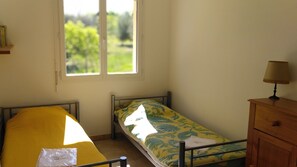 3 bedrooms, iron/ironing board, travel crib