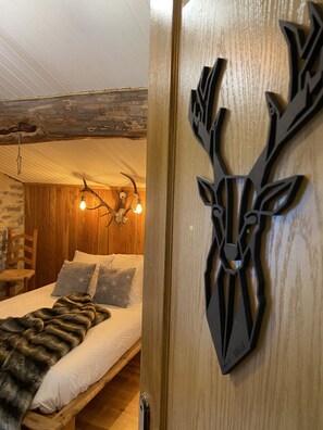 5 عدّة غرف نوم وسرير سفر وواي فاي مجانًا وملاءات أسرّة