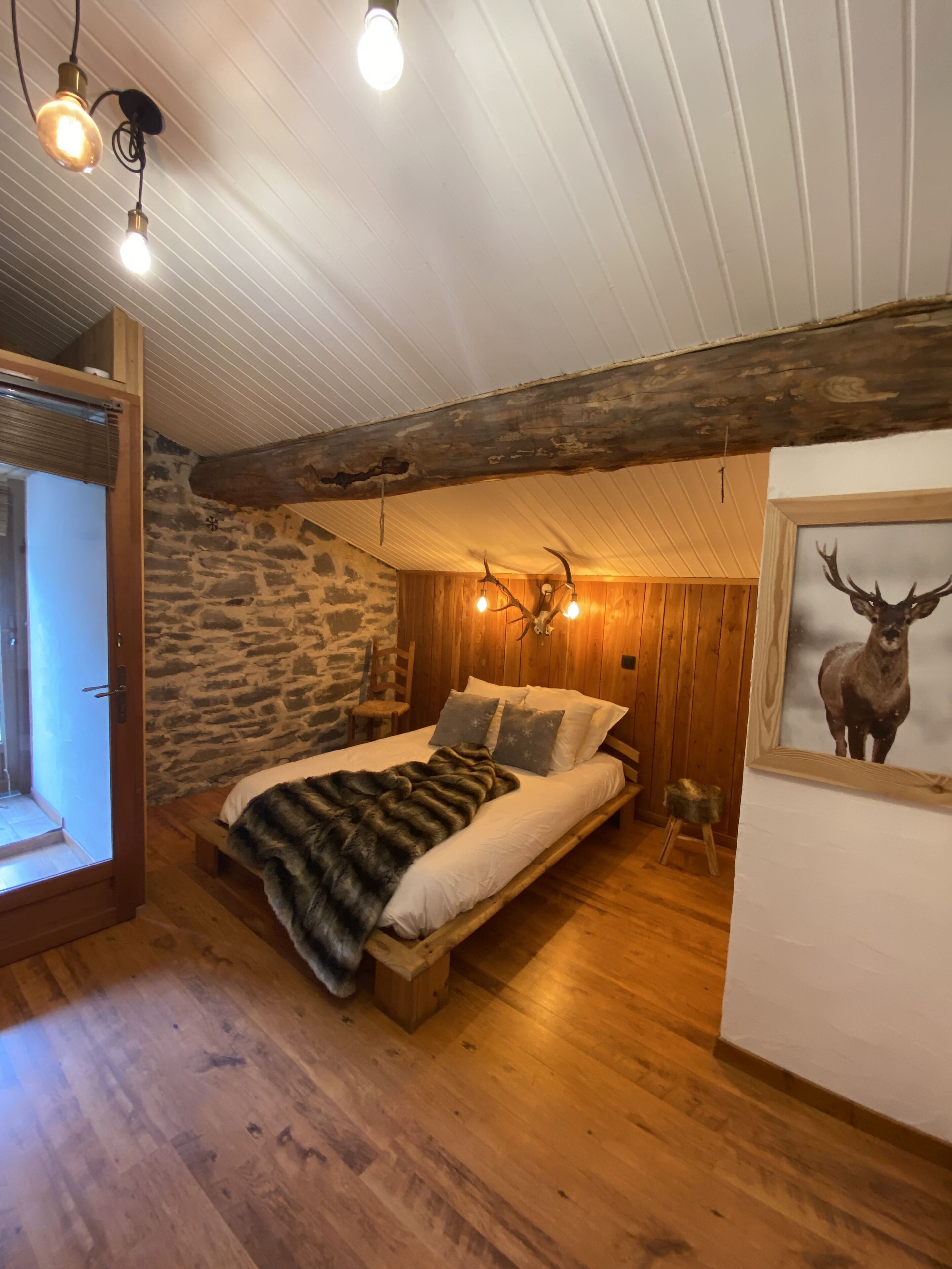 5 bedrooms, free WiFi, bed sheets