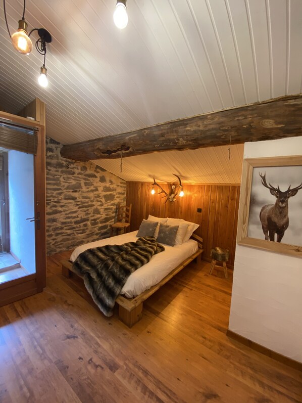 5 chambres, accès au Wi-Fi (inclus), literie fournie