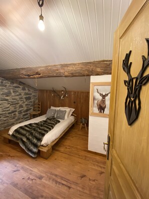 5 bedrooms, free WiFi, bed sheets