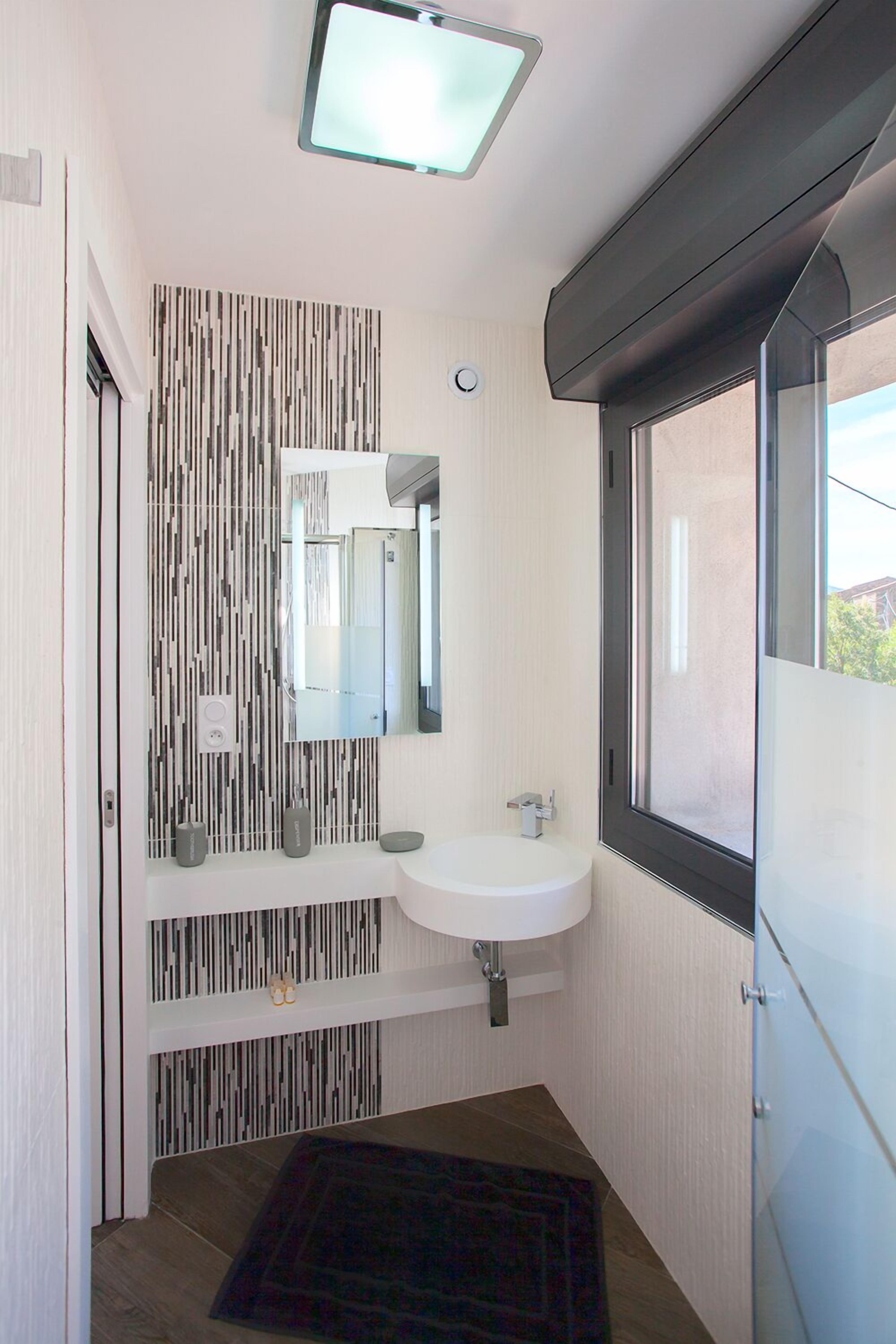 LE SAN PETRONE- Stone tower near the ASCO river, not far from the sea