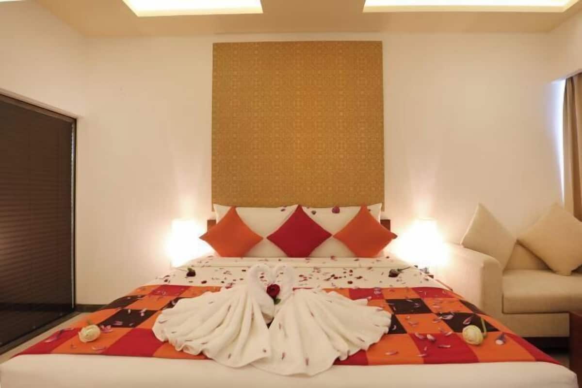 Minibar, in-room safe, blackout drapes, soundproofing