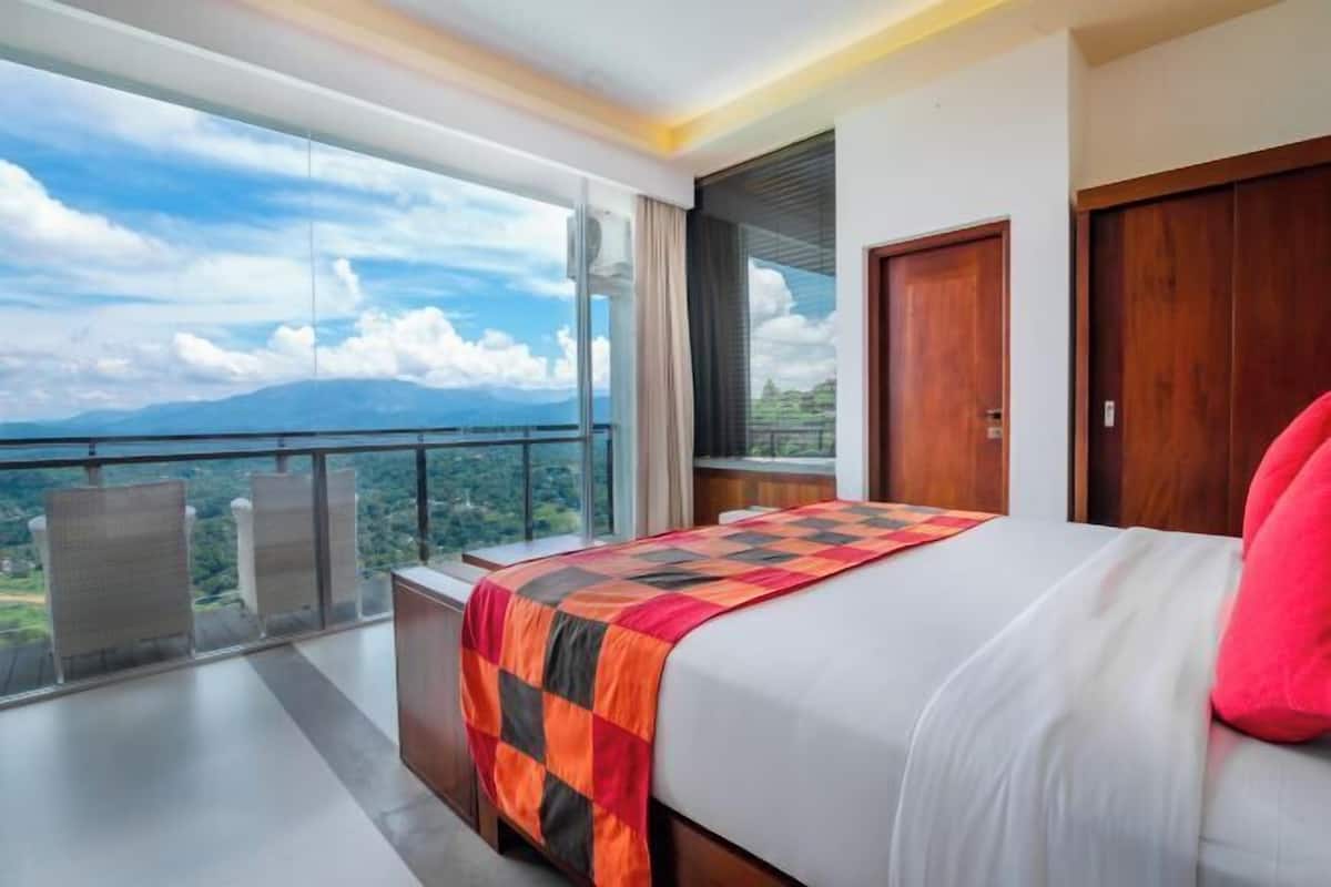 Minibar, in-room safe, blackout drapes, soundproofing