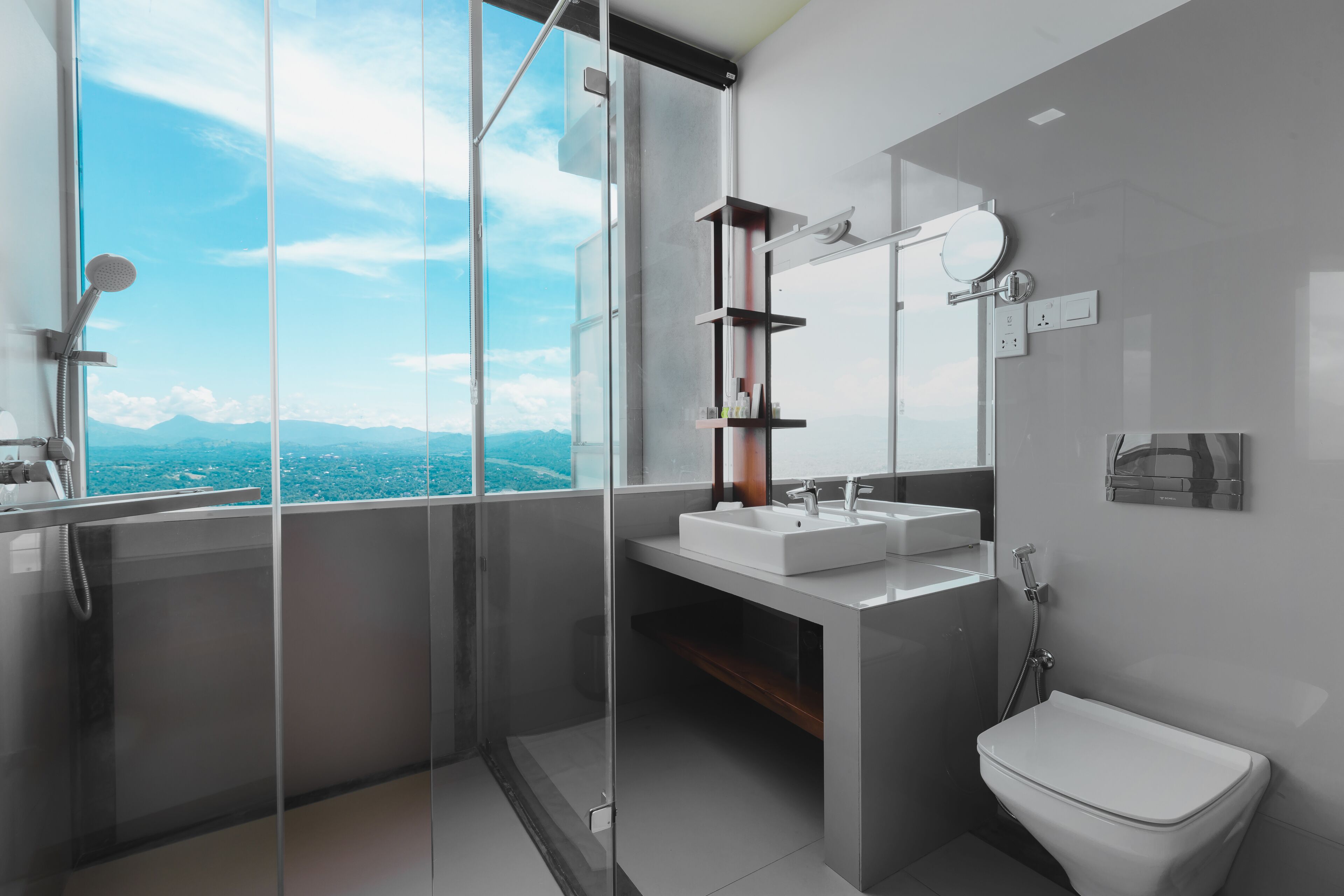 Suite Deluxe, 1 cama de matrimonio grande, no fumadores | Baño | Ducha y cabezal de ducha con hidromasaje