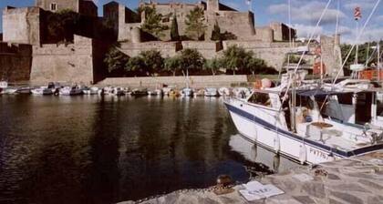 VACANCES DANS UNE VILLA A COLLIOURE, PAYS DE CARACTERE